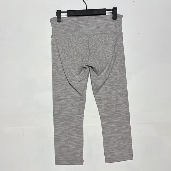 Lululemon Heathered Grey Cropped Leggings Size 6 - Picture 4 of 6